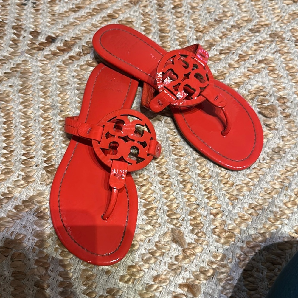 Red Tory birch sandals